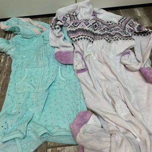 Girls’ one piece pajamas